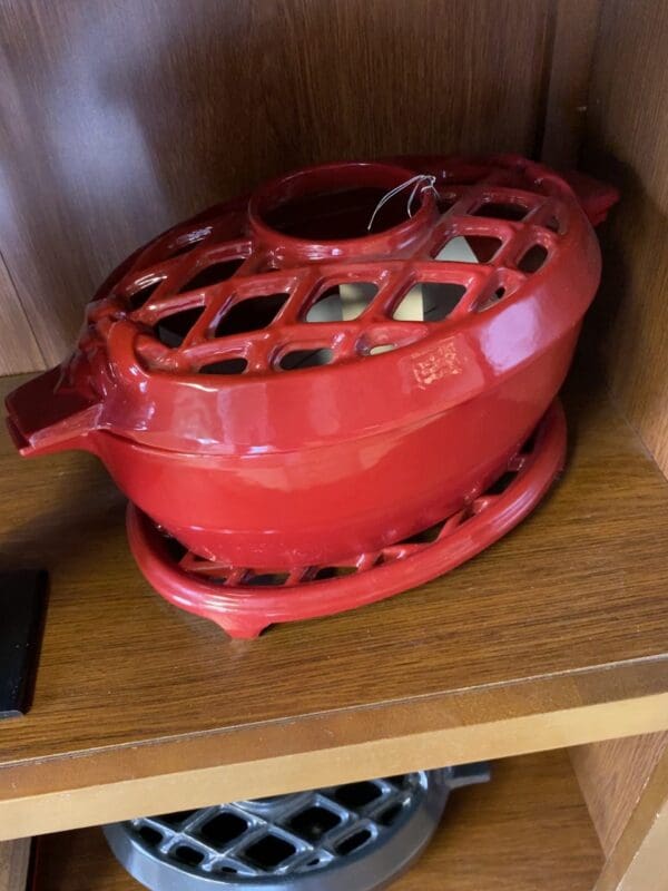 Lattice Glossy Red Steamer Pot